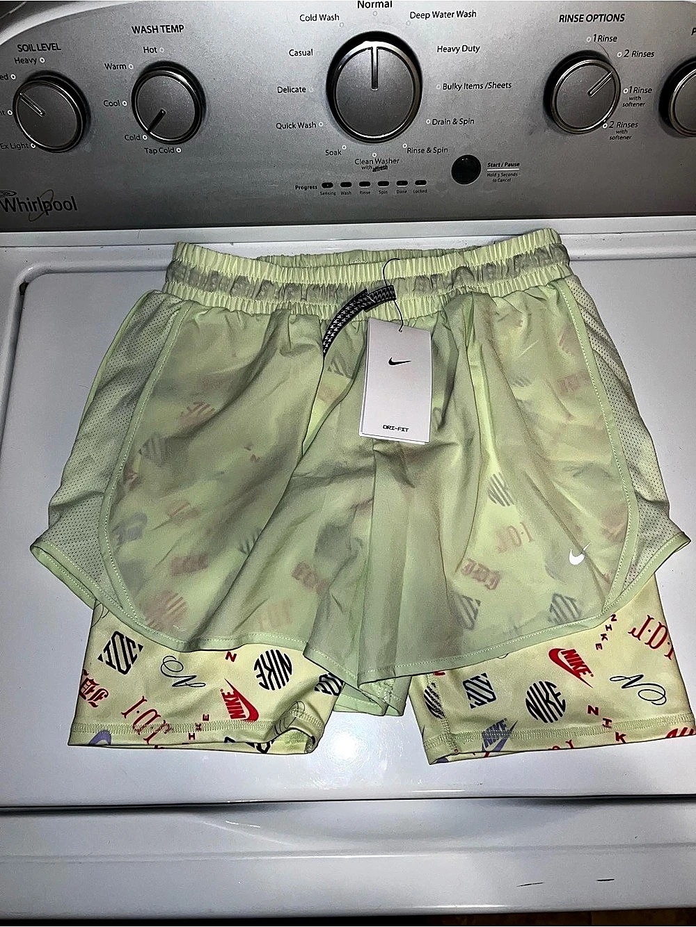 Nike Dri-FIT Multi Short Woven Bold Girls XL Green & Multicolor Shorts